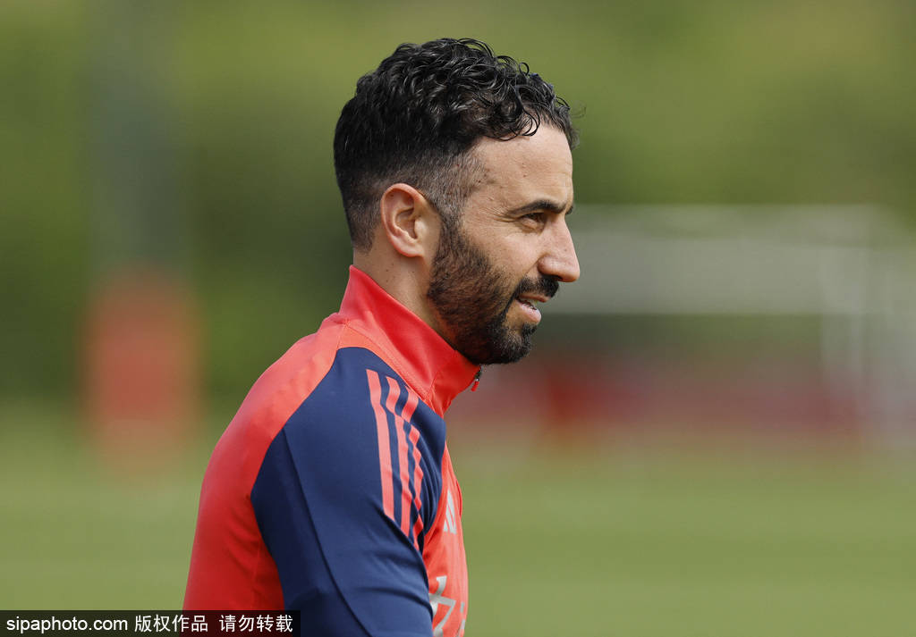 欧联杯冠军=安慰奖？曼联主帅阿莫林“豪言”引爆！内维尔急了：这太重要了！