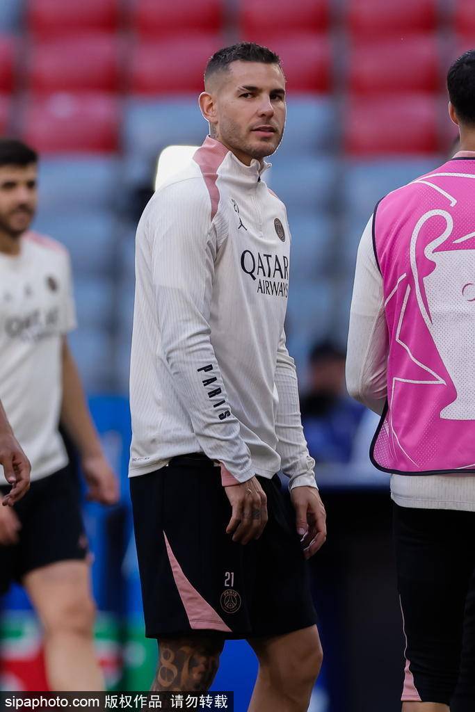 2025世俱杯分组引爆全球！皇马、曼城、拜仁齐聚，梅西领衔迈阿密国际冲冠！